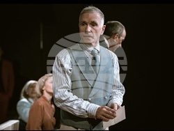 Театър „Възраждане“ открива новия си сезон с премиерното представление „Те бяха десет“ по Агата Кристи, снимка – театър „Възраждане“