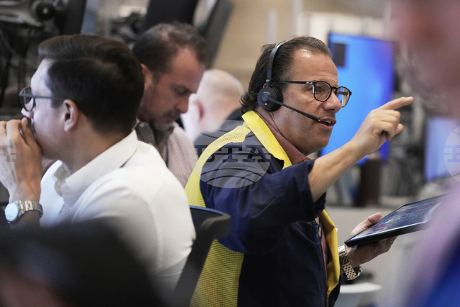 Индексите на Уолстрийт се повишиха в началото на сесията в очакване на утрешното решение на УФР за лихвите