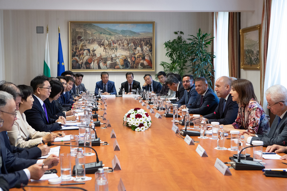 President Radev Urges Closer Economic Ties with China
