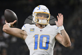 Chargers Raiders Football