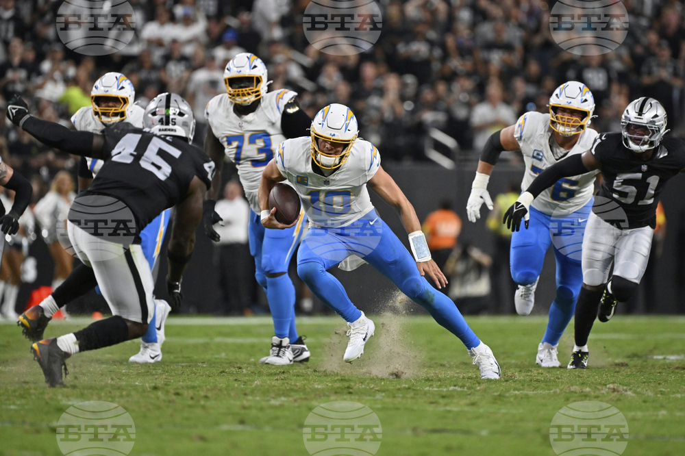 Chargers Raiders Football