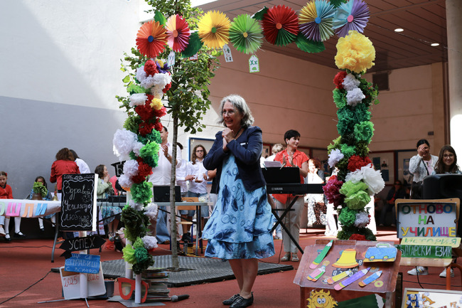 Тържествено бе открита учебната година в училище „Кирил и Методий”, Първа българска гимназия и детска градина „Зайченцето бяло” в Париж