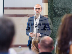 На снимката: авторът Здравко Петров. Снимка: Издателство „Сиела“