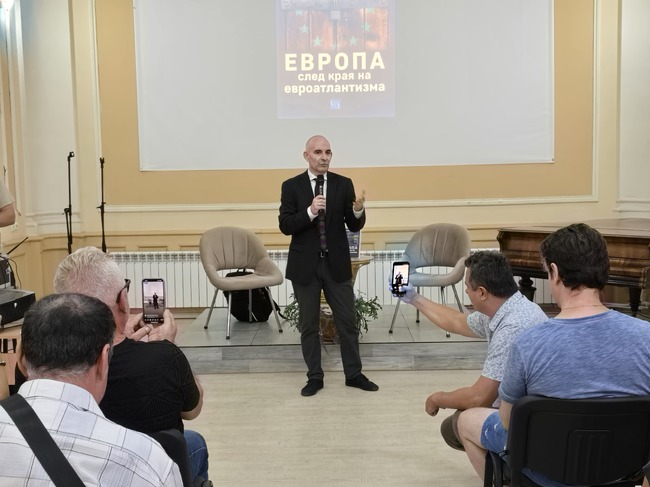 Петър Волгин пред симпатизанти в Русе: Наблюдаваме НАТОвизиране на ЕС