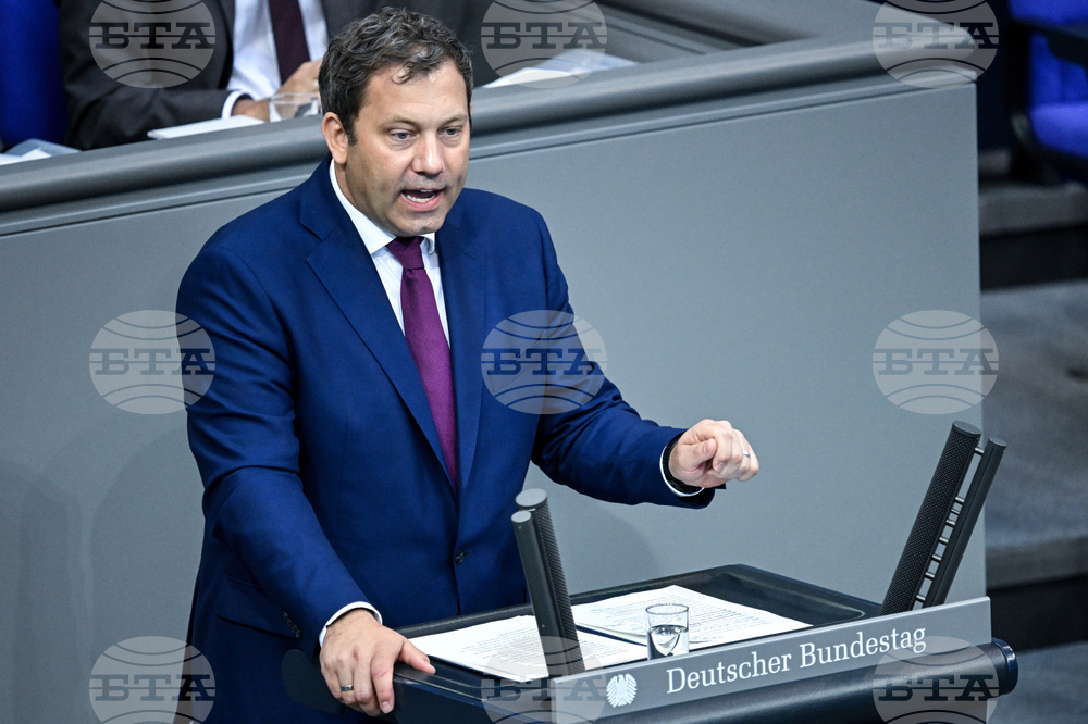 Германия се нуждае от мащабни реформи и рекордни инвестиции, предупреди финансовият министър Ларс Клингбайл 