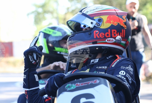 Никола Цолов завърши на 12-о място в състезанието в Абу Даби във Формула 2, победител е парагваецът Джошуа Дюрксен