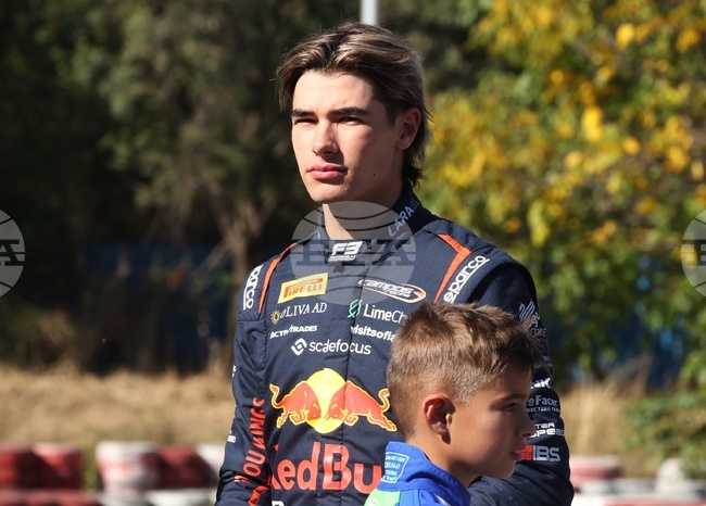 Българската звезда в автомобилния спорт Никола Цолов ще кара във Формула 2 през следващия сезон