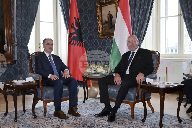 Албания получи гаранции от Унгария за интеграцията си в ЕС по време на посещение на албанския президент в Будапеща