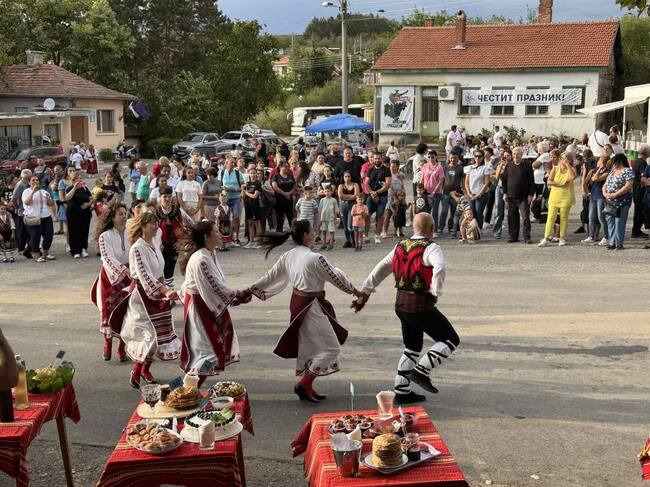 Община Стара Загора: Грозде и музика зарадваха гости и жители на старозагорското село Елхово