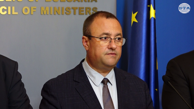 Върху конкретни решения за проблемните региони и дългосрочни - за страната ще работи Националният борд по водите, заяви министър Иван Иванов