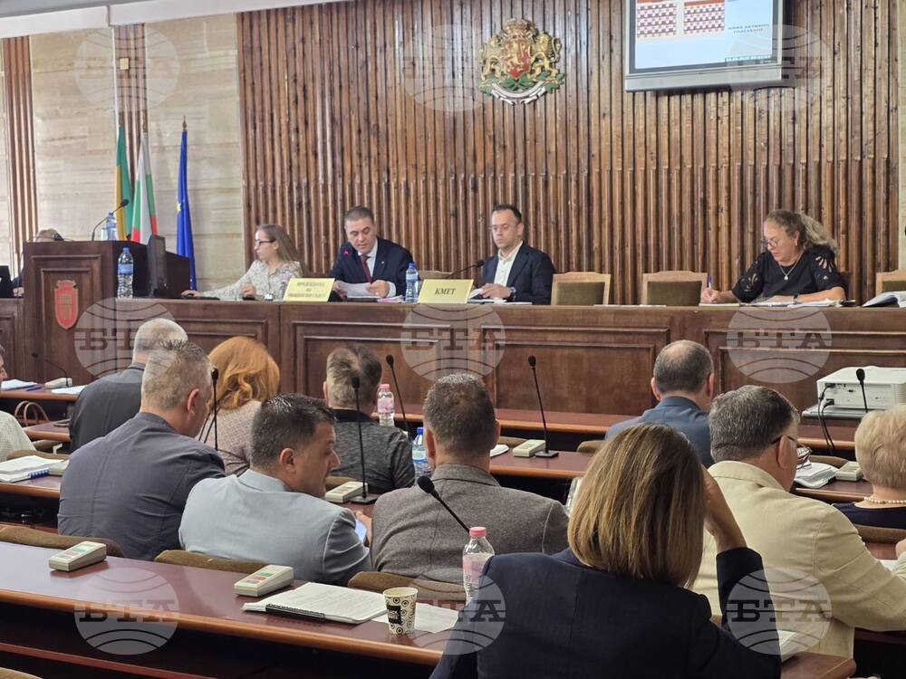 Съветниците в Добрич одобриха формирането на паралелки с по-малък брой ученици от минималния норматив в пет училища през 2025/2026 година