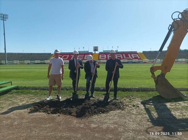 Заместник-министър Димитър Георгиев направи първа копка на ремонт и модернизация на лекоатлетическата писта във Враца