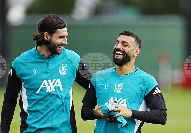 Футболистите на Ливърпул не могат и не искат да влияят на мнението на Мохамед Салах, заяви халфът Доминик Собослай