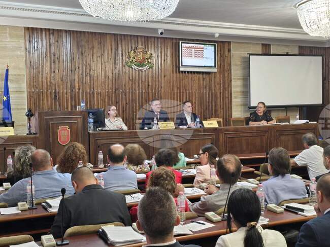 Общинският съвет в Добрич реши кои да са почетните граждани за 2025 г., прие и докладна записка във връзка с ремонт на центъра на града