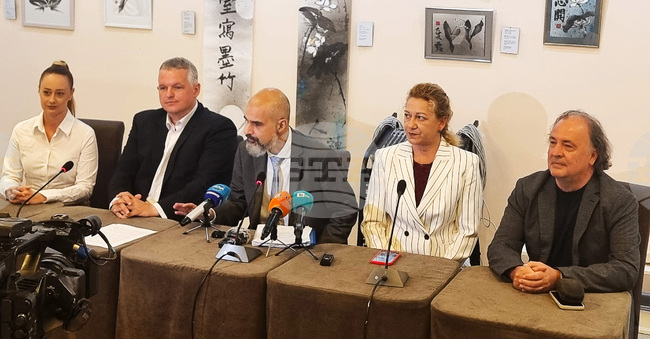 Благомир Коцев е в ареста, защото е кмет, и ще излезе, след като бъде отстранен от поста, казаха членове на ПП-ДБ във Варна