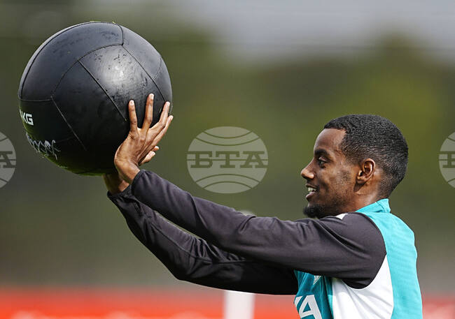 Александър Исак има шанс да дебютира за Ливърпул срещу Атлетико Мадрид, каза мениджърът Арне Слот