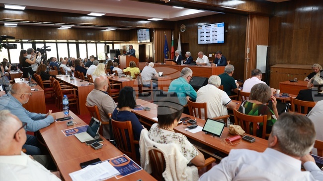 Общинските съветници в Русе ще решават днес дали да бъдат отпуснати 100 000 лева на футболен клуб "Дунав" от общинския бюджет