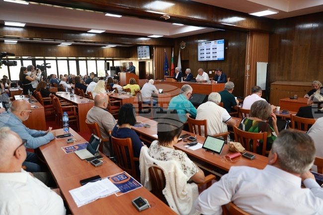 Общинските съветници в Русе ще решават днес дали да бъдат отпуснати 100 000 лева на футболен клуб "Дунав" от общинския бюджет