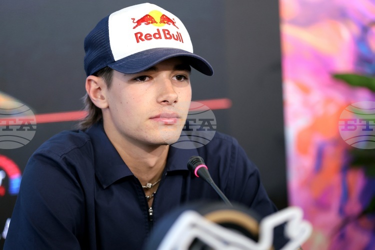 Bulgarian Racing Driver Nikola Tzolov to Take Part in Formula 2 Next Season