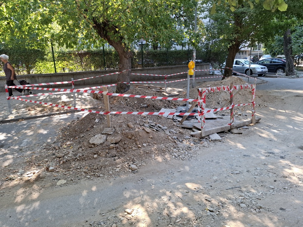 Община Сливен състави акт на фирма, разкопала самоволно улица в центъра