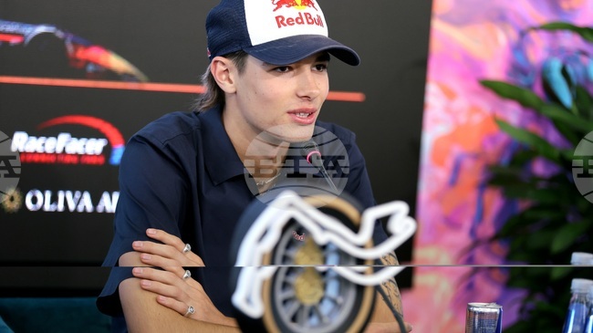 Никола Цолов ще дебютира във Формула 2 в Катар