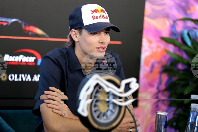 Никола Цолов ще дебютира във Формула 2 този месец в Катар