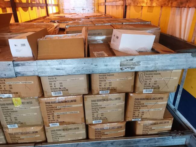 Митнически служители задържаха на пункта „Калотина“ над 44 000 опаковки недекларирани хранителни добавки и гелове