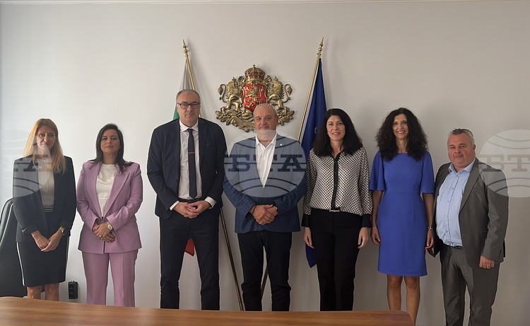 Deputy Sports Minister Andonov Meets with International School Sport Federation President