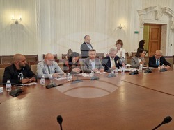 Парламент - Временна комисия за установяване на съществуващите проблеми с разпространението на диазотен оксид (райски газ)