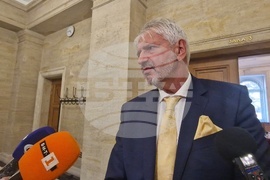 Парламент - Временна комисия за установяване на съществуващите проблеми с разпространението на диазотен оксид (райски газ)