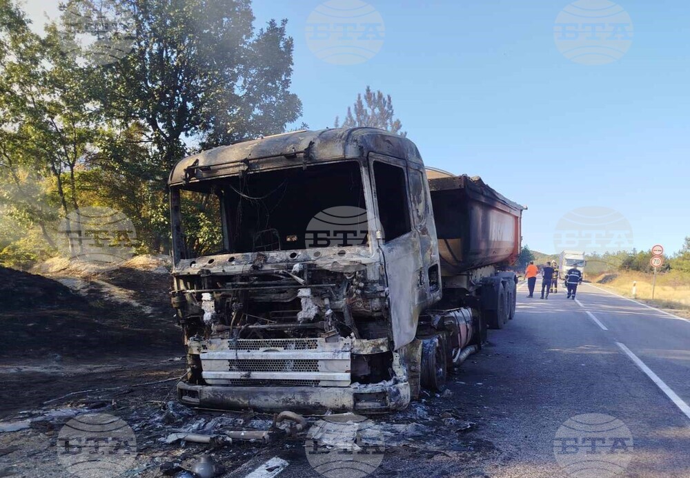 Запалил се тежкотоварен автомобил затвори за повече от час третокласен път в района на кърджалийскоро село Мъдрец