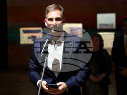 Изложба - "Картина извън картината"