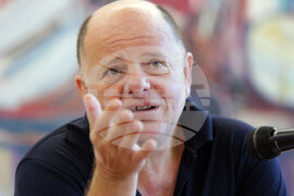 Михаил Вешим - журналист и писател