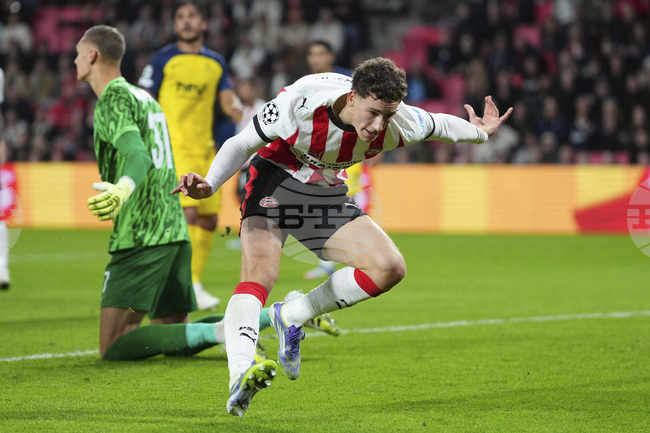 Рубен ван Бомел получи тежка контузия в дербито между ПСВ Айндховен и Аякс