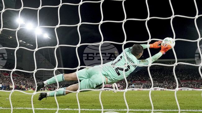 Исландският футболен национал Хакон Валдимарсон подписа нов договор с Брентфорд