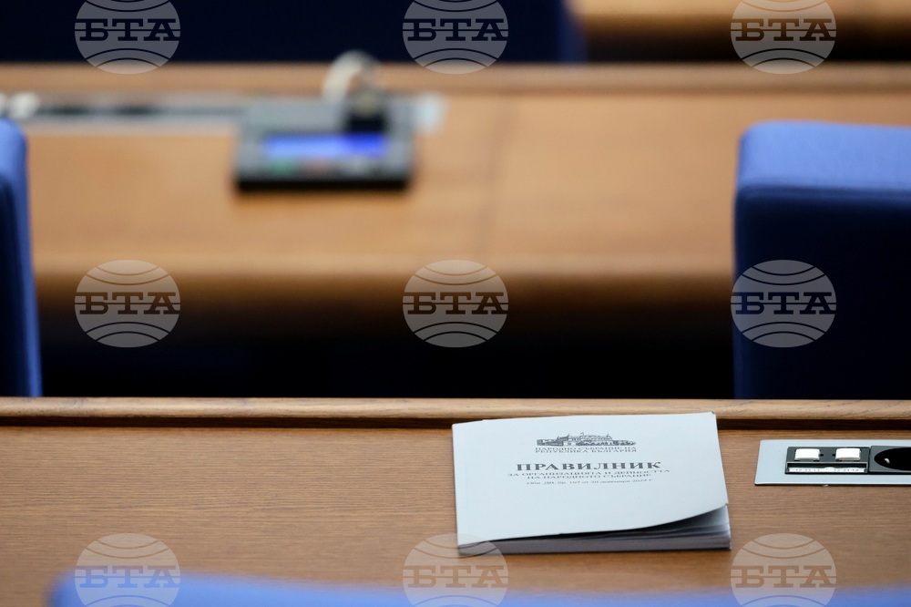 Парламентът обсъжда вот на недоверие към кабинета "Желязков" за "провал във вътрешната сигурност и правосъдието, и срещу завладяната държава"