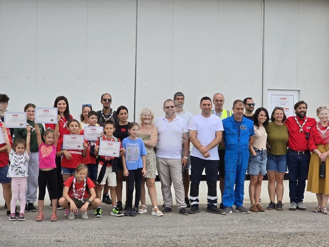 Скаути посетиха оперативната база за спешна помощ по въздух в Сливен