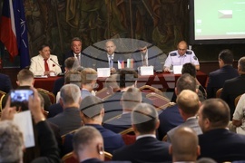 Централен военен клуб - Румен Радев - форум