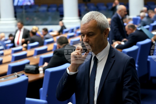 Vazrazhdane Demands Clarification from PM Zhelyazkov and Parliament Chair Kiselova over North Macedonia Policy