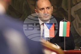 Централен военен клуб - Румен Радев - форум