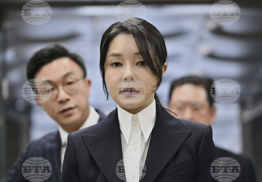 Южнокорейските прокурори поискаха 15 години затвор за бившата първа дама Ким Кьон-хи