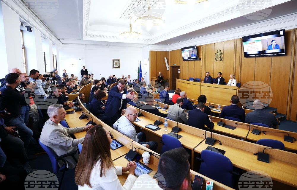 Да бъдем достатъчно мъдри, за да работим в една посока за доброто на София, каза Бойко Димитров от ПП-ДБ в СОС
