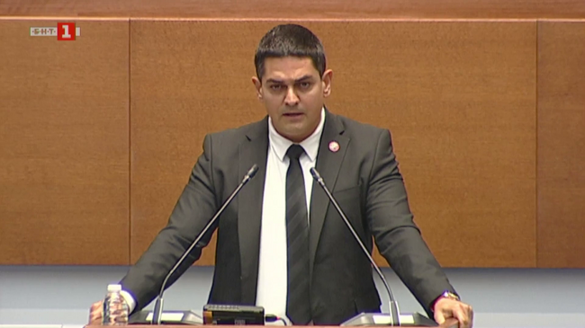 Вотът на недоверие към правителството е основан на провала във вътрешен ред и сигурност и правосъдие, каза Радостин Василев и представи мотивите