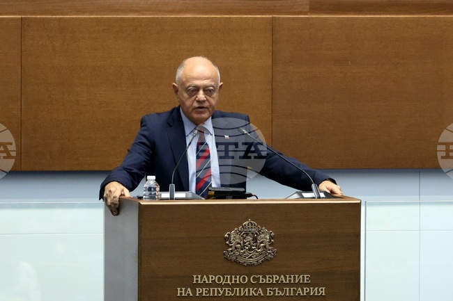 Органите на репресивната власт в държавата са узурпирани от управляващите, за да изпълняват политически поръчки, заяви Атанас Атанасов