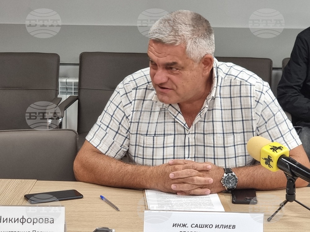Пред приключване е първият етап по изграждането на кръговото кръстовище, свързващо пернишките квартали „Твърди ливади“ и „Димова махала“