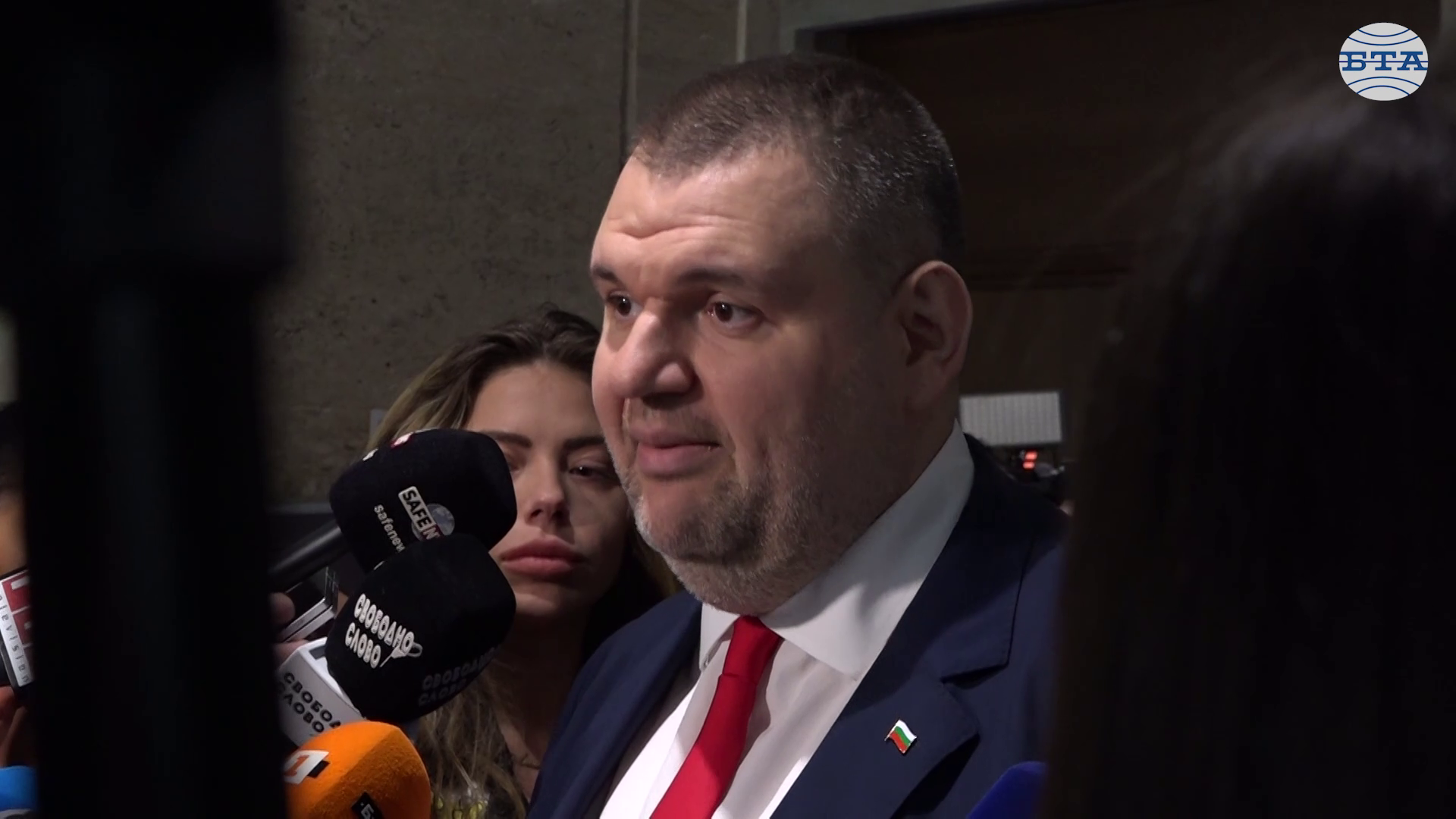 Лидерът на ДПС „Ново начало“ Делян Пеевски определи вота на недоверие като "безсмислено упражнение"