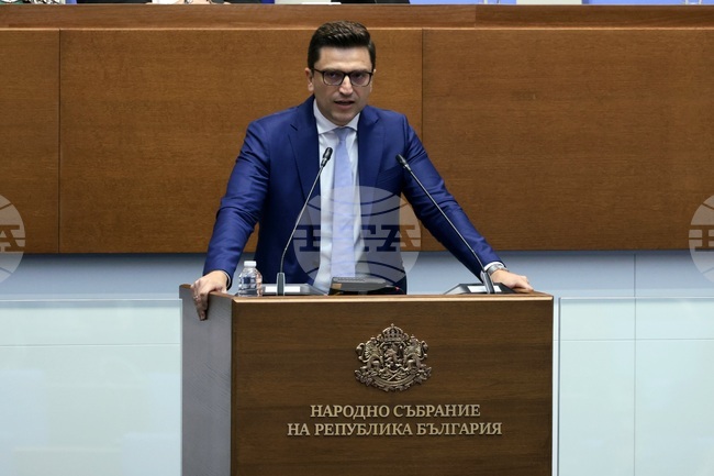 Колкото по-рано си отиде това правителство, толкова по-добре, то е вредно за страната, каза Венко Сабрутев от ПП-ДБ