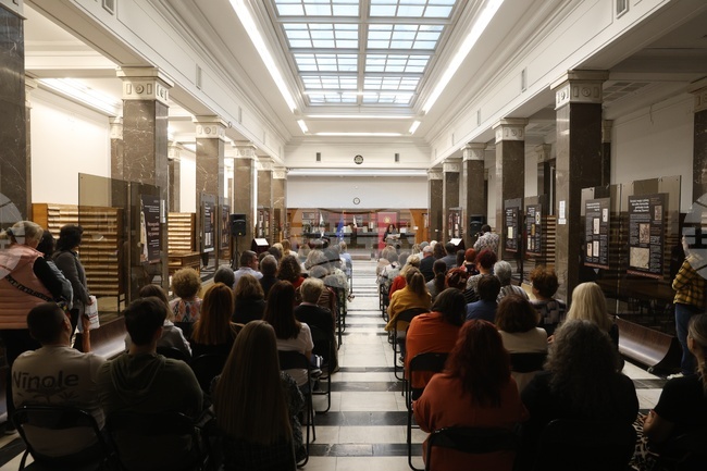 Показваме част от безценните си архиви, регистрирани в програмата на ЮНЕСКО „Паметта на света", каза директорът на НБКМ доц. Калина Иванова