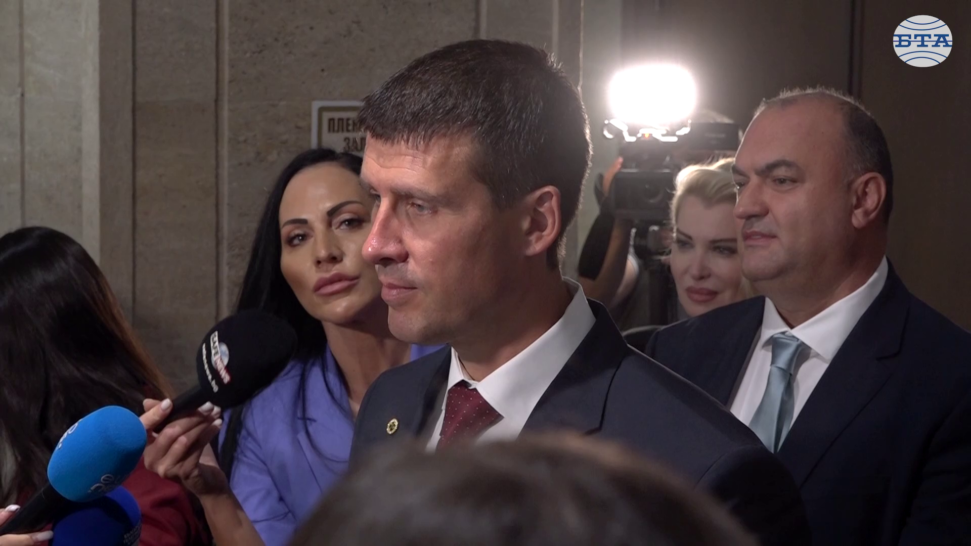 Има много хора, които се чудят дали да подкрепят вота на недоверие, каза Ивелин Михайлов