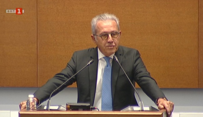 Днешният вот на недоверие и мотивите към него са парад на лицемерието от страна на ПП-ДБ, каза Йордан Цонев от „ДПС-Ново начало“